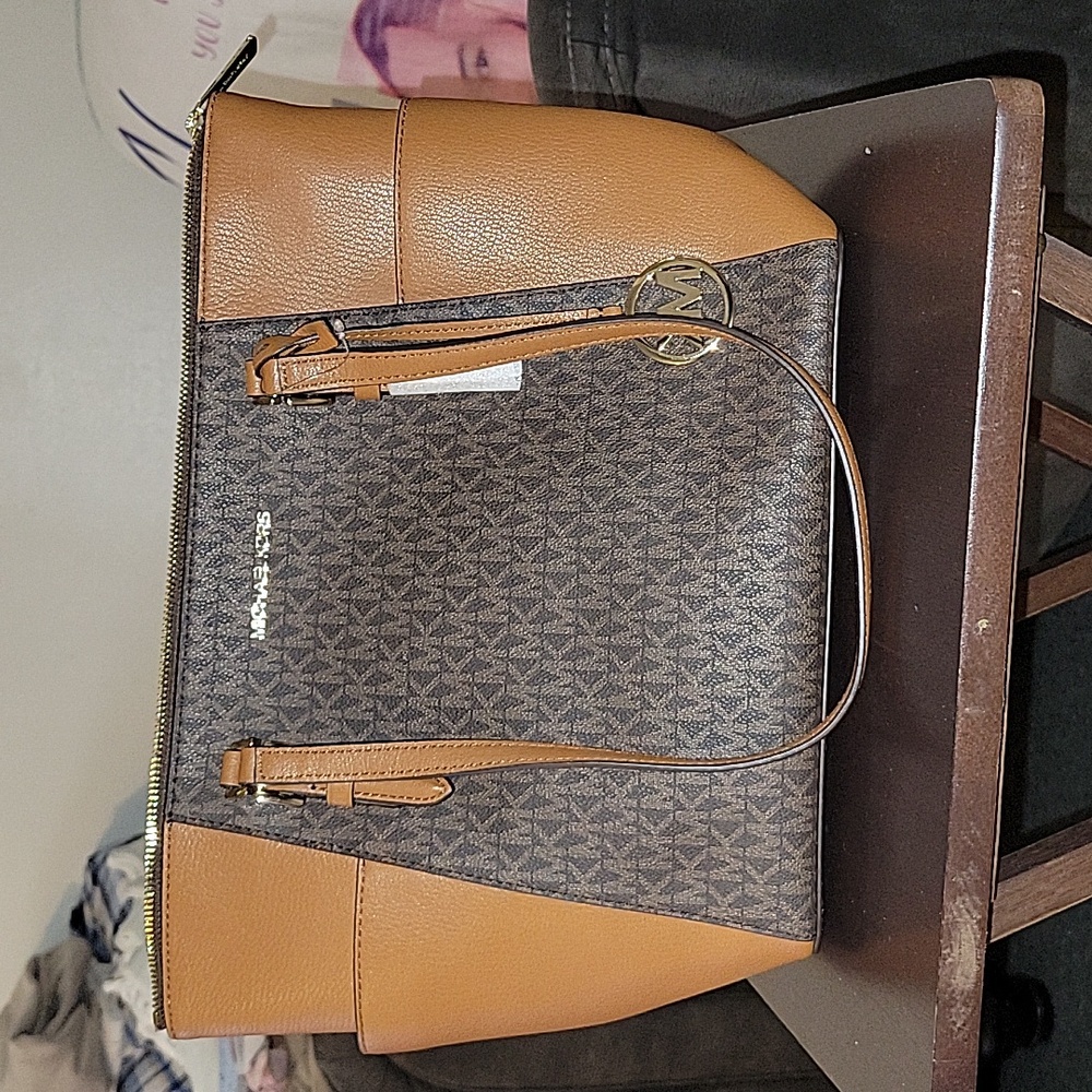 Shoulder bag